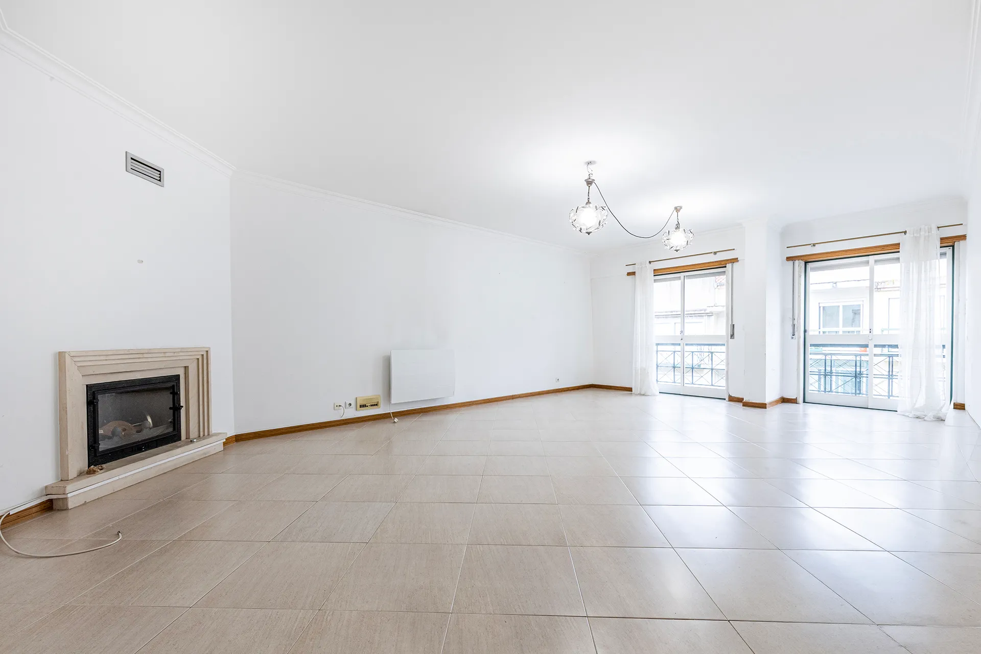 Apartamento T3 - Garagem - Varanda - Arrecadação
